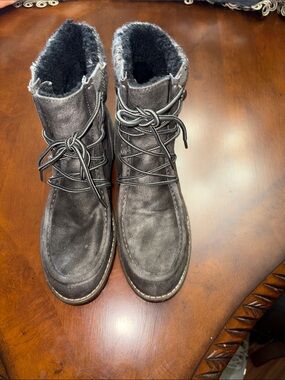 Muk Luks Women's Dark Gray Suede Winter Lace-Up Boots